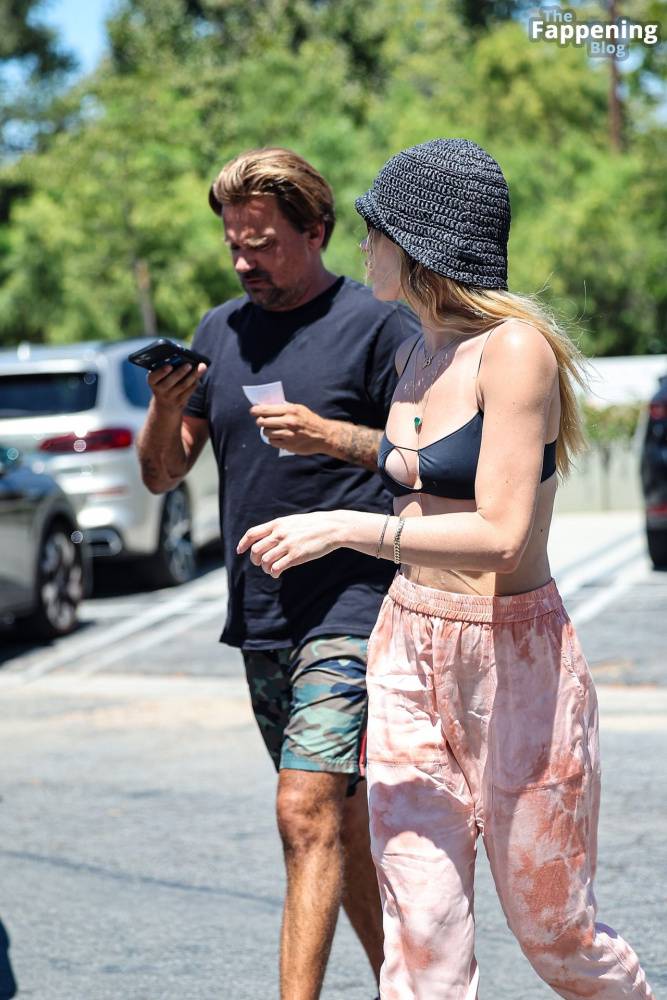 Julia Stambler Steps Out For Smoothies with Sean Stewart in LA (39 Photos) - #1