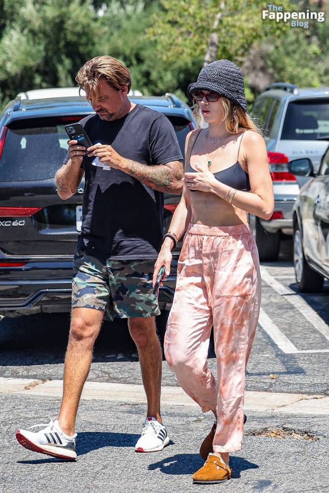 Julia Stambler Steps Out For Smoothies with Sean Stewart in LA (39 Photos) - #26