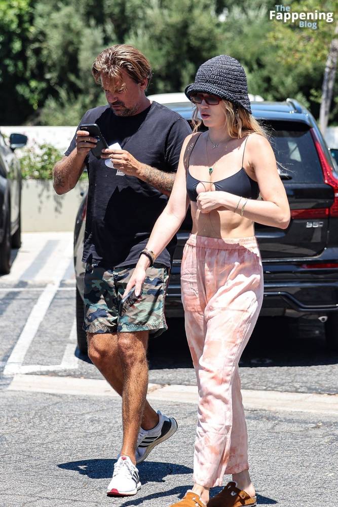 Julia Stambler Steps Out For Smoothies with Sean Stewart in LA (39 Photos) - #5