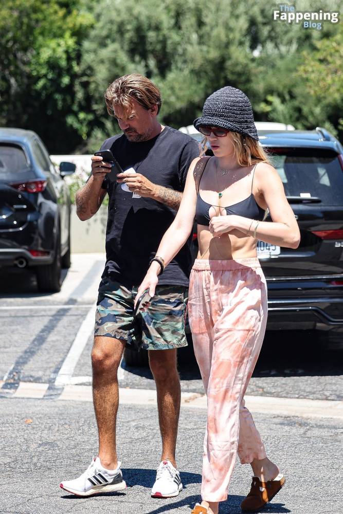 Julia Stambler Steps Out For Smoothies with Sean Stewart in LA (39 Photos) - #30