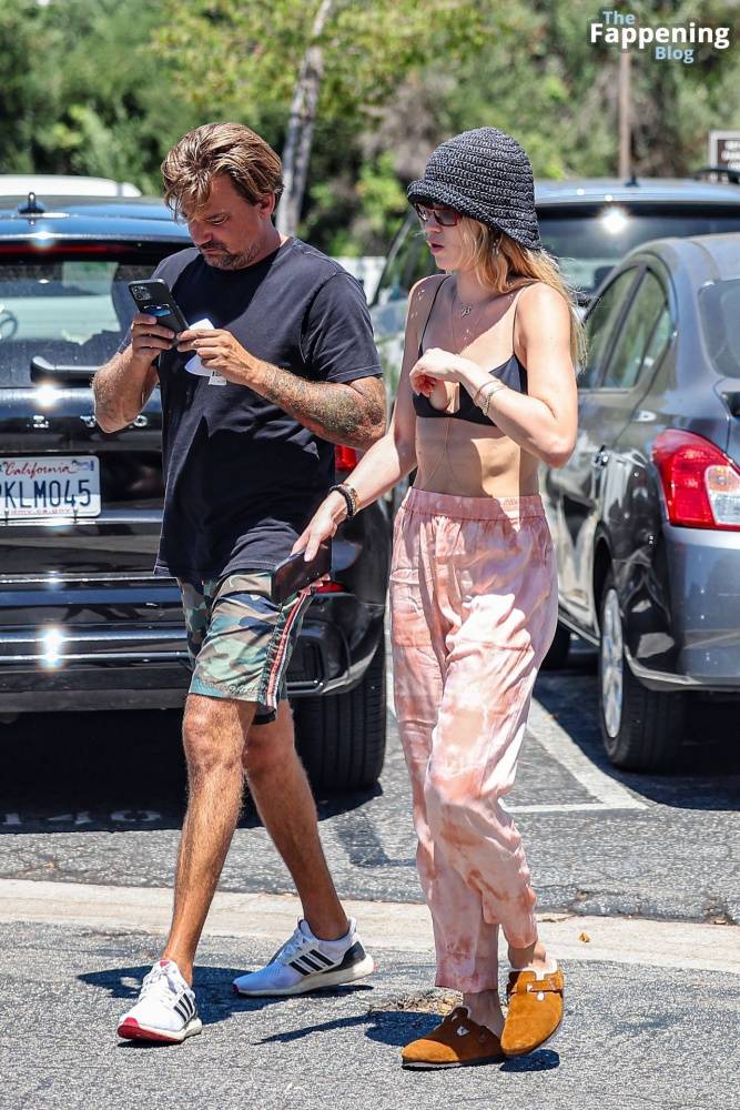 Julia Stambler Steps Out For Smoothies with Sean Stewart in LA (39 Photos) - #23