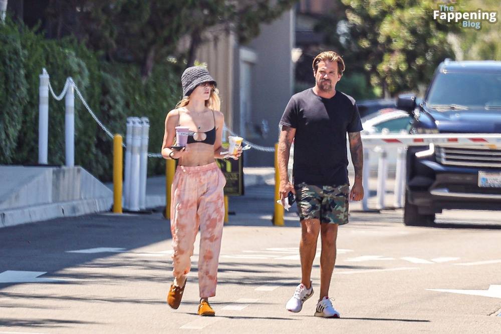 Julia Stambler Steps Out For Smoothies with Sean Stewart in LA (39 Photos) - #15