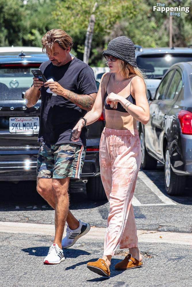 Julia Stambler Steps Out For Smoothies with Sean Stewart in LA (39 Photos) - #24