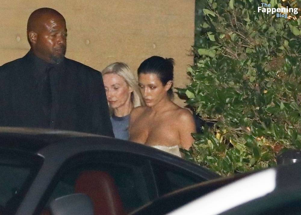 Bianca Censori Dines With Family and Kanye West’s Children at Nobu Malibu (67 Photos) - #4