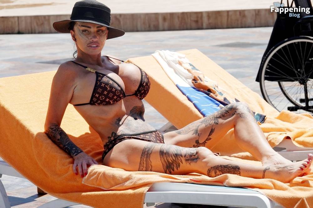 Katie Price Rocks in Her Skimpy Little Louis Vuitton Bikini Out in Turkey (63 Photos) - #20