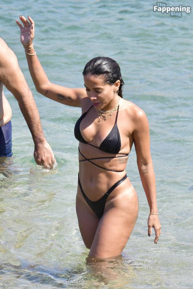 Anitta Enjoys the Hot Summer Sun as She Raised a Few Temperatures Out in Mykonos Island (69 Photos) - #14