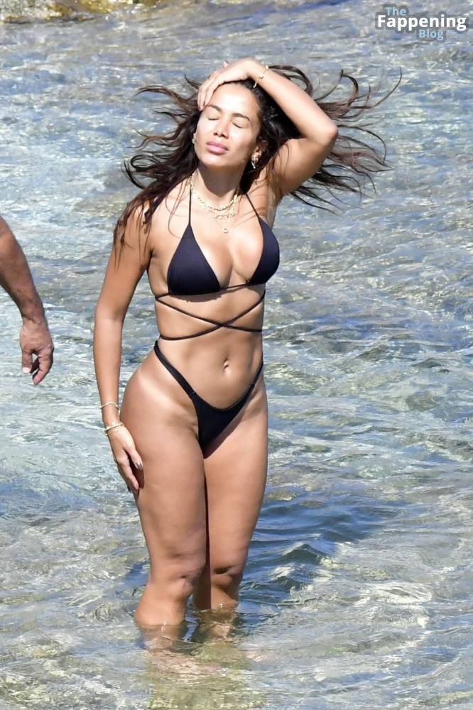 Anitta Enjoys the Hot Summer Sun as She Raised a Few Temperatures Out in Mykonos Island (69 Photos) - #21