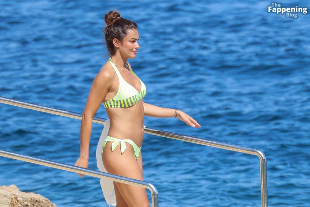 Lara Alvarez Shows Off Her Sexy Bikini Body in Palma de Mallorca (15 Photos) - #11