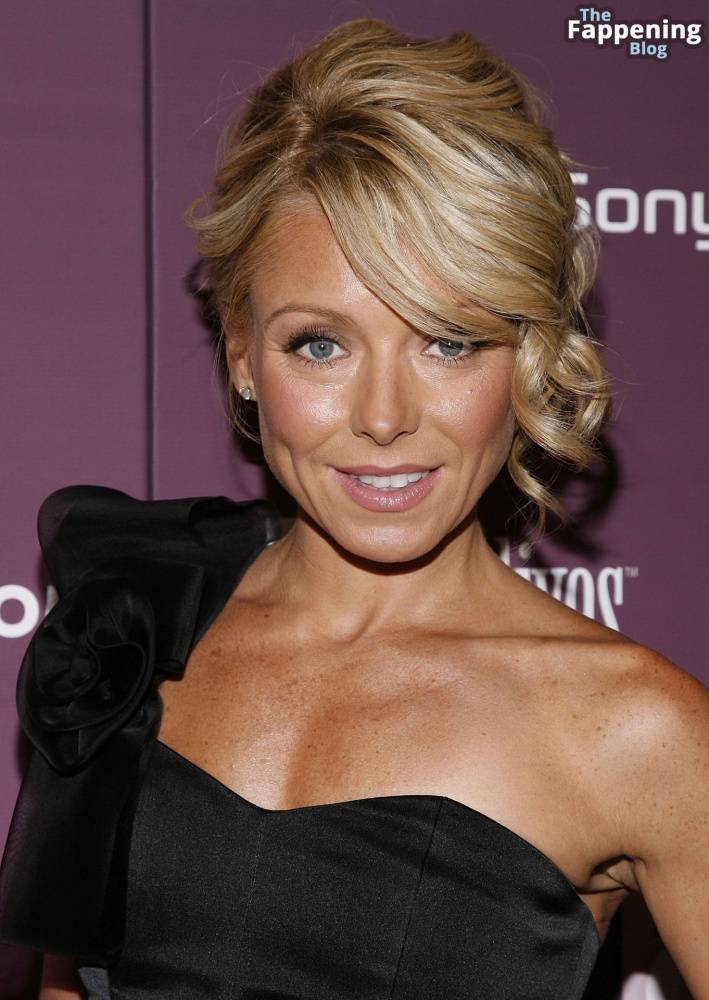 Kelly Ripa Sexy (49 Photos) - #3