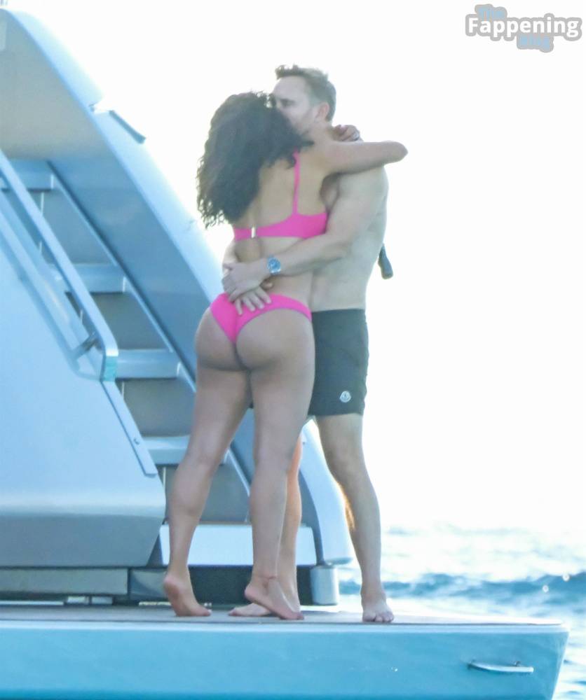 Jessica Ledon & David Guetta Get Up Close and Personal on a Yacht in Ibiza (45 Photos) - #29