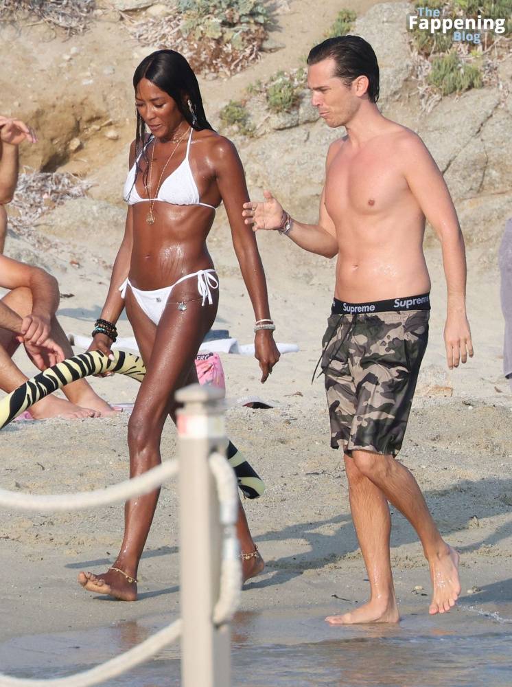 Naomi Campbell Shows Off Her Sexy Figure During Her Holiday with DJ Rampa on the Beaches of Mykonos (123 Photos) - #17