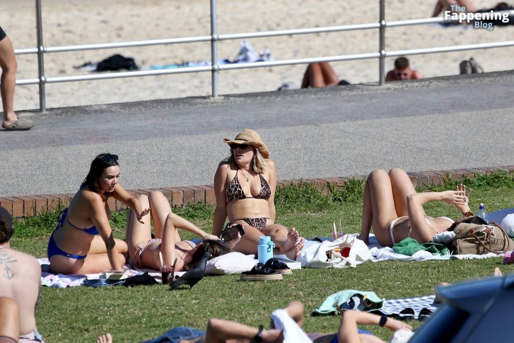 Cassidy McGill & Phoebe Spiller Show Off Their Incredible Bodies at Bondi Beach (34 Photos) - #15