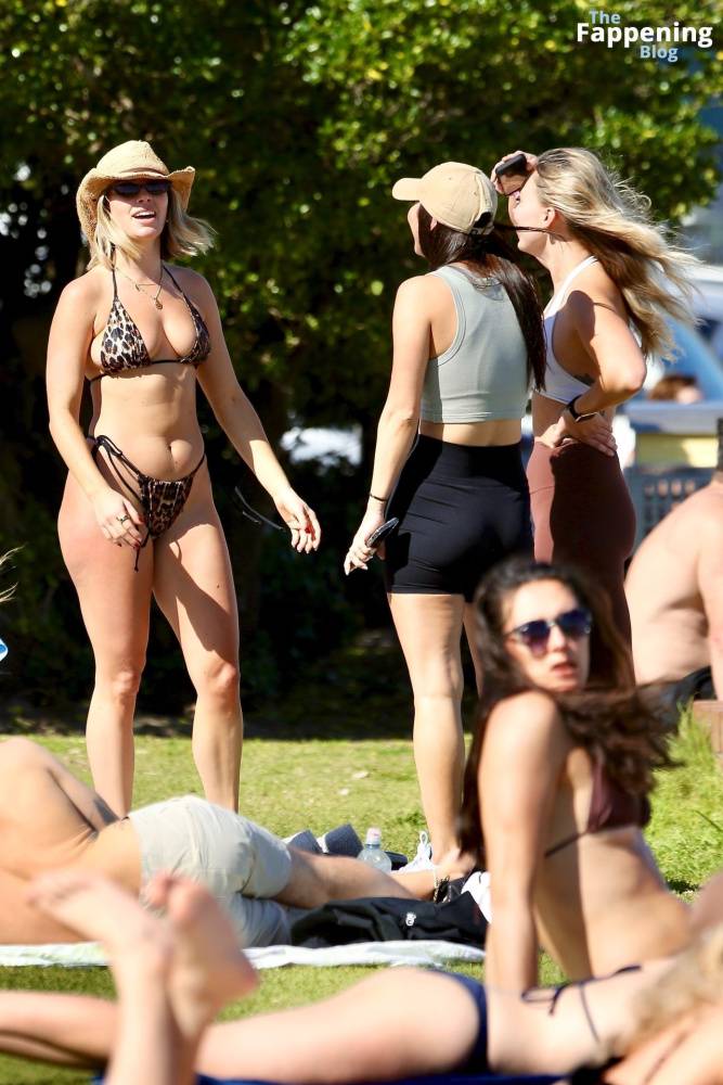 Cassidy McGill & Phoebe Spiller Show Off Their Incredible Bodies at Bondi Beach (34 Photos) - #19