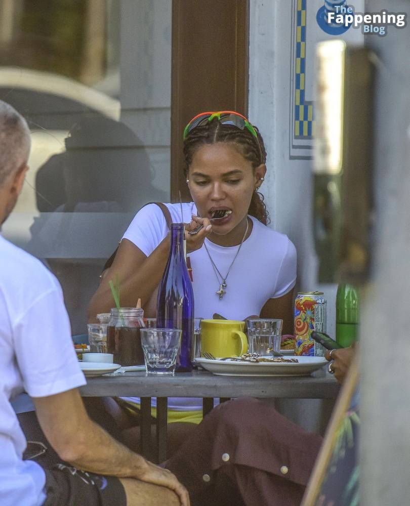 Juliana Nalu is Spotted During Hollywood Lunch Outing (26 Photos) - #9