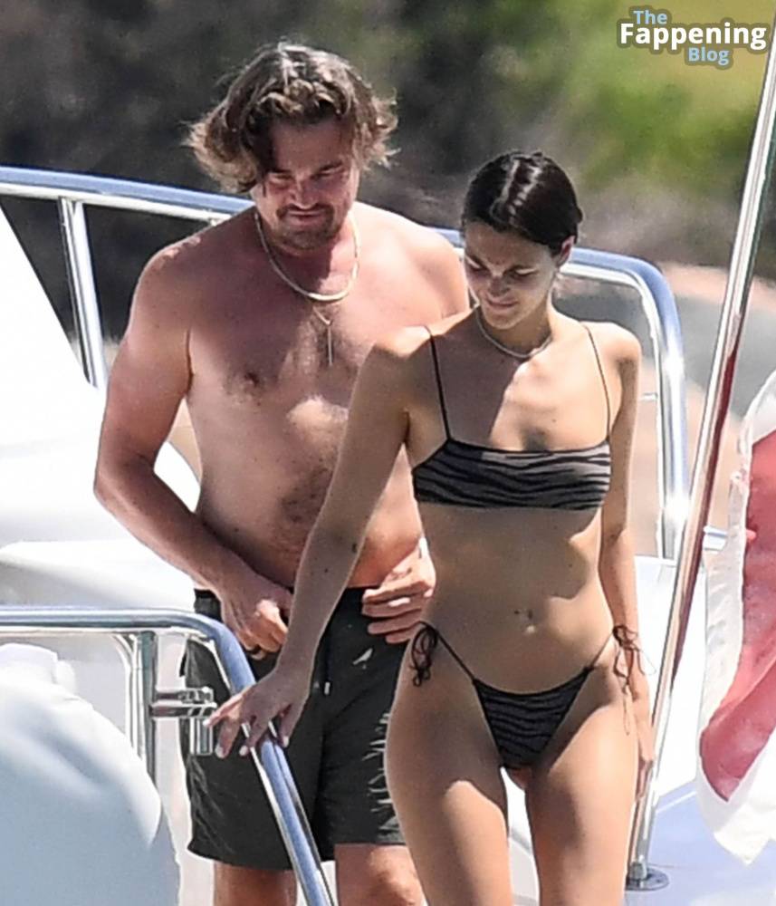 Vittoria Ceretti & Leonardo Di Caprio Soak Up the Sun in Sardinia (133 Photos) - #16