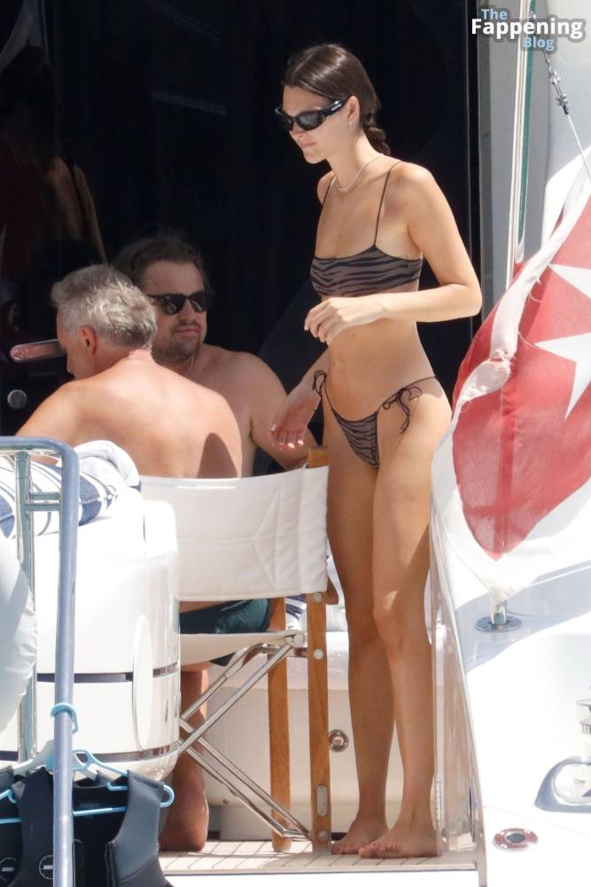 Vittoria Ceretti & Leonardo Di Caprio Soak Up the Sun in Sardinia (133 Photos) - #8