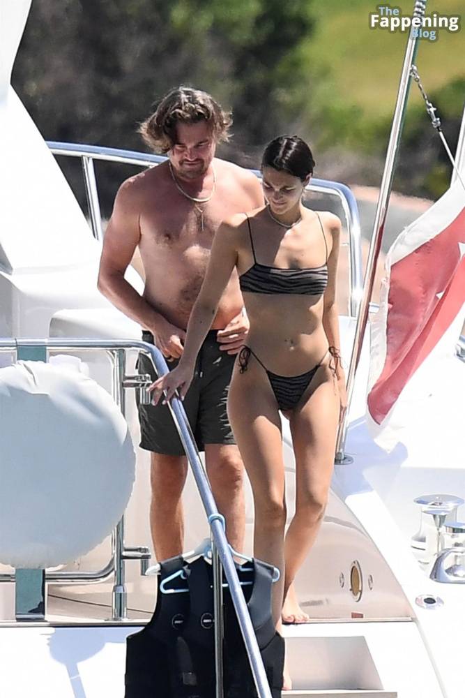 Vittoria Ceretti & Leonardo Di Caprio Soak Up the Sun in Sardinia (133 Photos) - #26