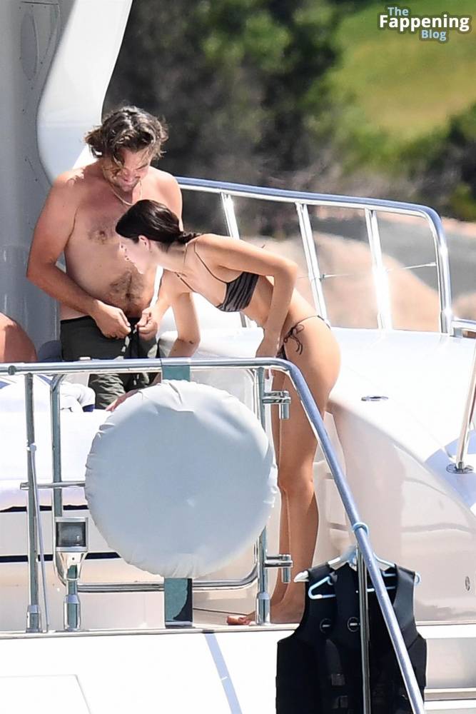 Vittoria Ceretti & Leonardo Di Caprio Soak Up the Sun in Sardinia (133 Photos) - #20