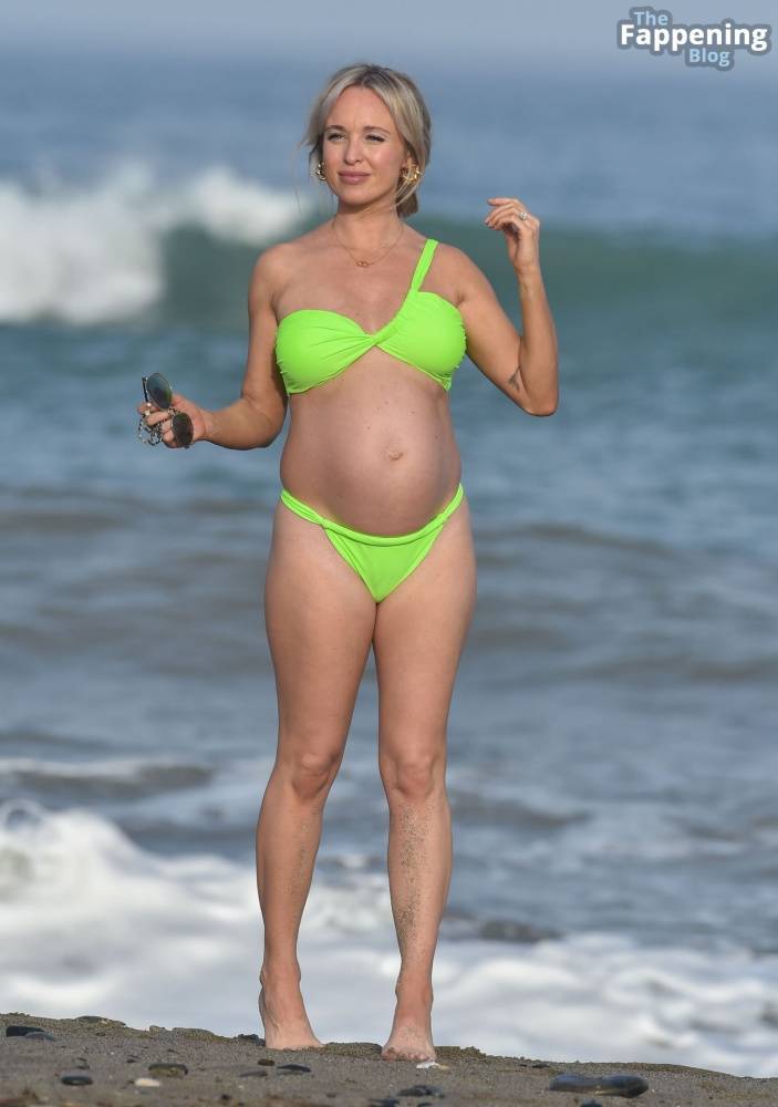 Jorgie Porter Shows Off Her Baby Bump Out on the Beach During Her Holiday in Spain (36 Photos) - #5