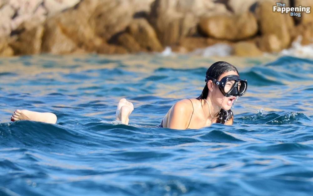 Vittoria Ceretti Displays Her Sexy Butt on a Yacht in Sardinia (49 Photos) - #24