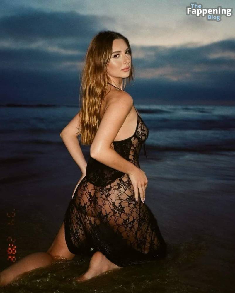 Anastasia Rine Shows Off Her Sexy Figure on the Beach (7 Photos) - #3