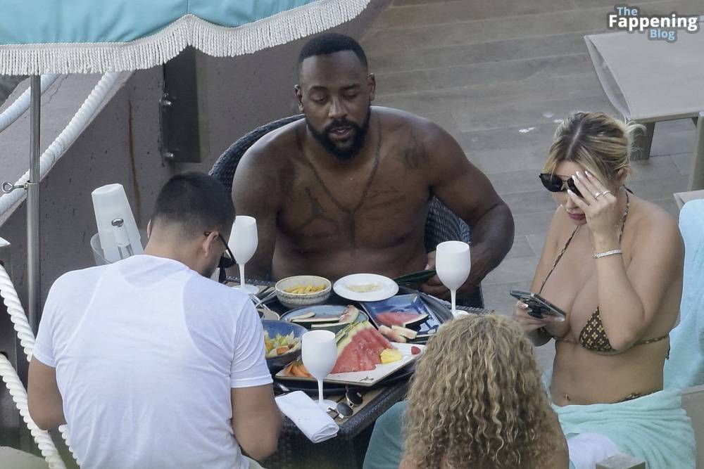Ashley Stevenson Relaxes with Marcus Jordan in the South of France (25 Photos) | Photo: 780097