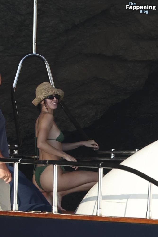 Kendall Jenner Looks Great in a Tiny Green Bikini in Ibiza (140 Photos) | Photo: 780121
