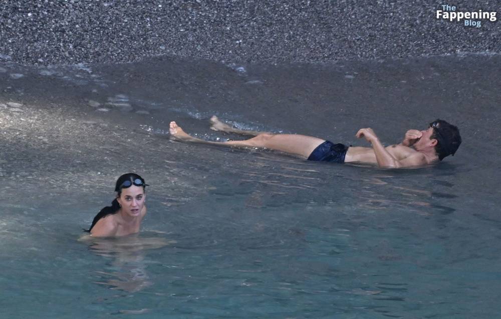 Katy Perry & Orlando Bloom Enjoy a Swim During Their European Italian Getaway (84 Photos) - #17