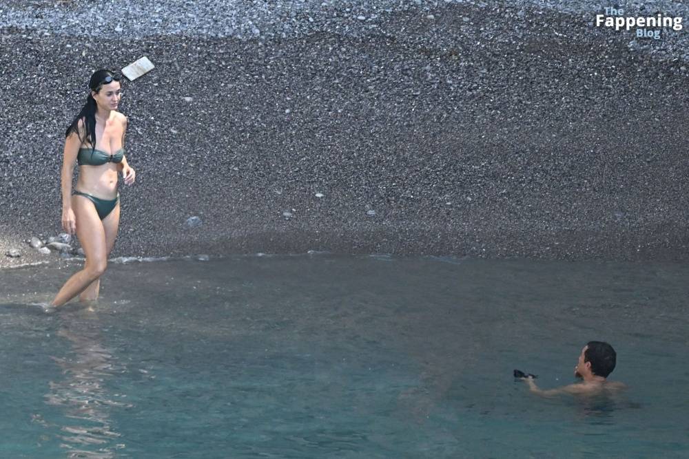 Katy Perry & Orlando Bloom Enjoy a Swim During Their European Italian Getaway (84 Photos) - #29