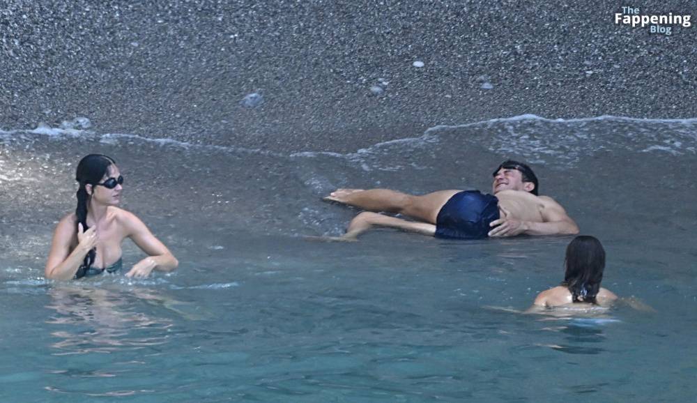 Katy Perry & Orlando Bloom Enjoy a Swim During Their European Italian Getaway (84 Photos) - #12