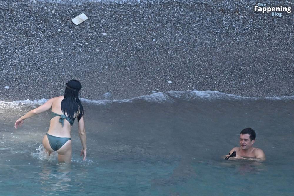 Katy Perry & Orlando Bloom Enjoy a Swim During Their European Italian Getaway (84 Photos) - #24