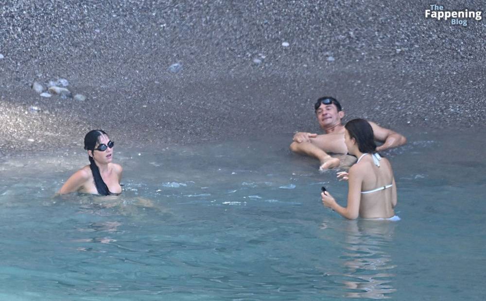 Katy Perry & Orlando Bloom Enjoy a Swim During Their European Italian Getaway (84 Photos) - #8