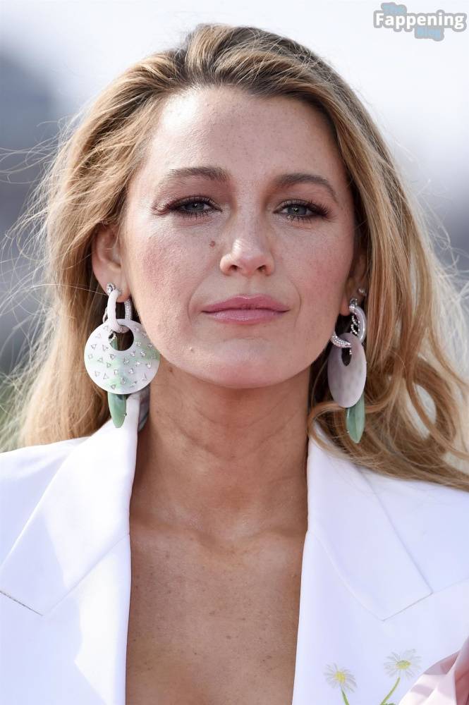 Blake Lively Poses Braless at the “It Ends With Us” Photocall in London (77 Photos) - #14