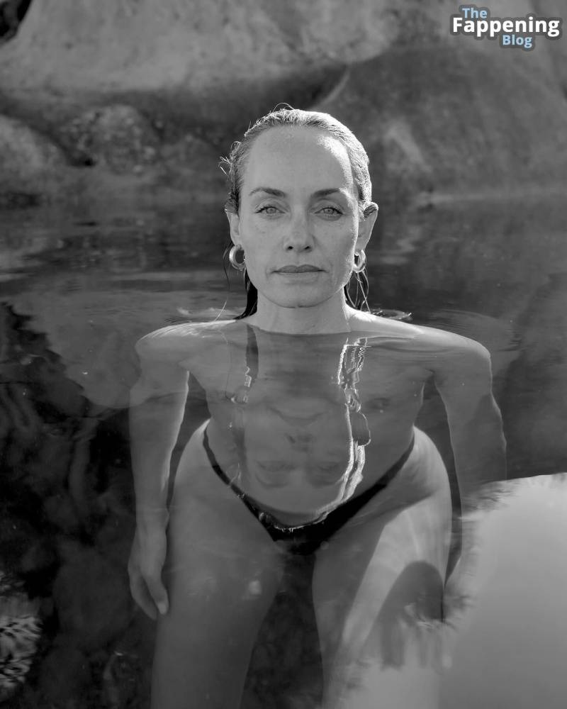 Amber Valletta Nude (4 Photos) - #1