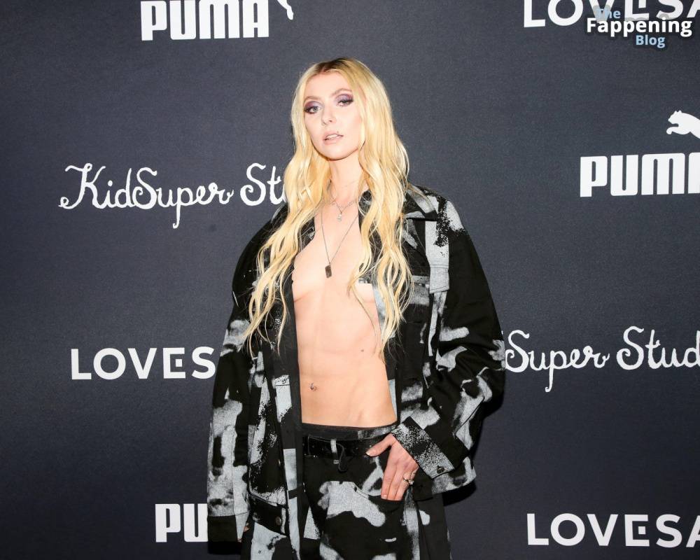 Taylor Momsen Goes Braless at the KidSuper’s Funny Business Comedy Fashion Show (25 Photos) - #22