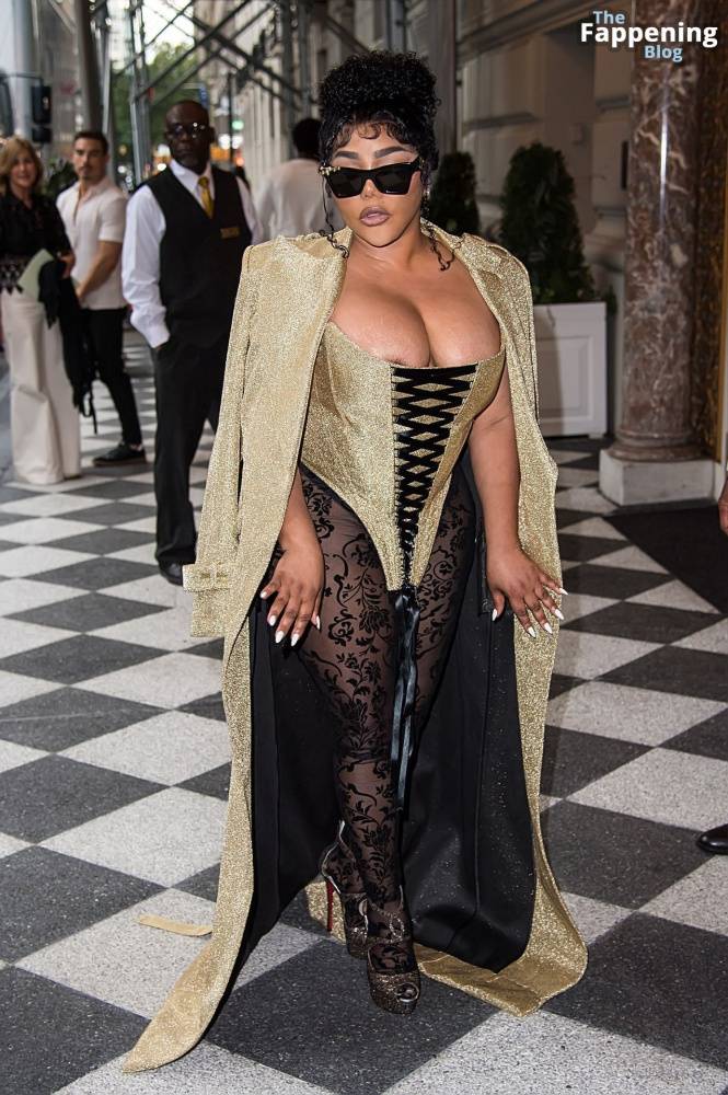 Lil’ Kim Flashes Her Areola as She Attends the Christian Siriano Fashion Show (32 Photos) - #5