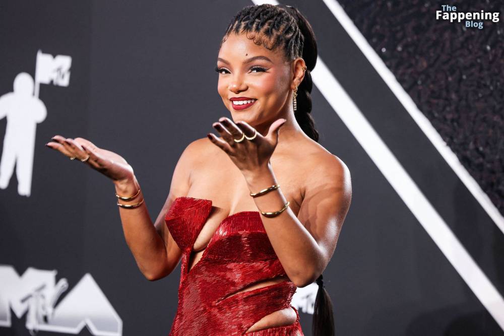 Halle Bailey Shows Off Her Assets at the VMAs (84 Photos) - #22