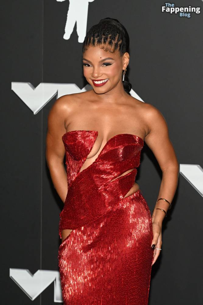 Halle Bailey Shows Off Her Assets at the VMAs (84 Photos) - #26