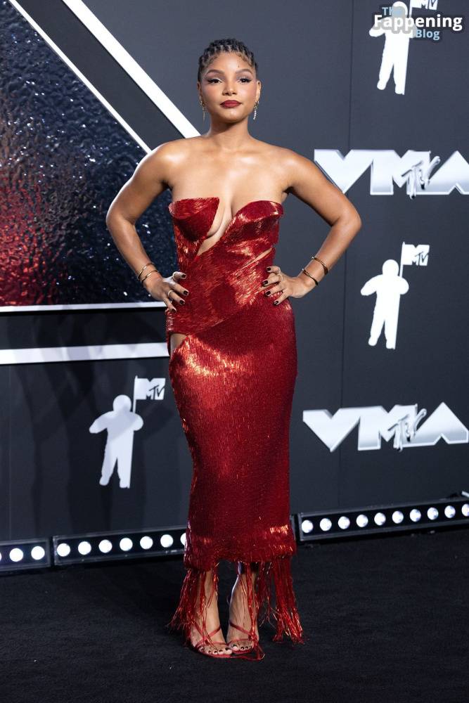 Halle Bailey Shows Off Her Assets at the VMAs (84 Photos) - #3