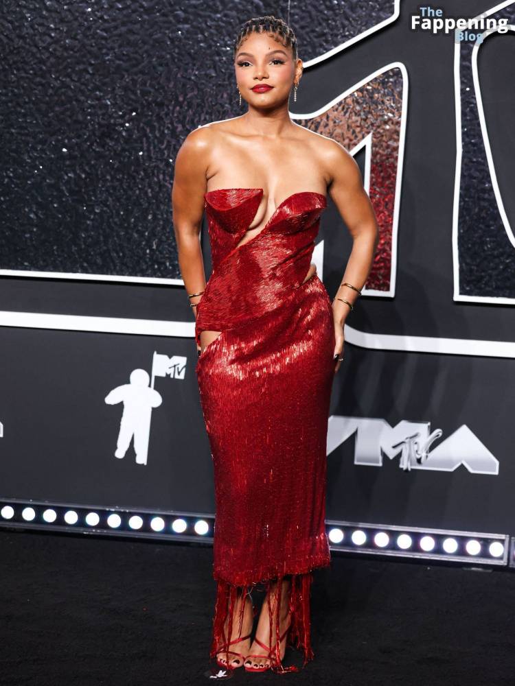 Halle Bailey Shows Off Her Assets at the VMAs (84 Photos) - #19