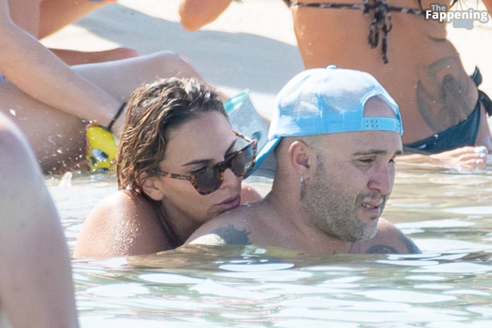 Irene Rosales & Kiko Rivera Enjoy a Romantic Vacation in Ibiza (31 Photos) - #3