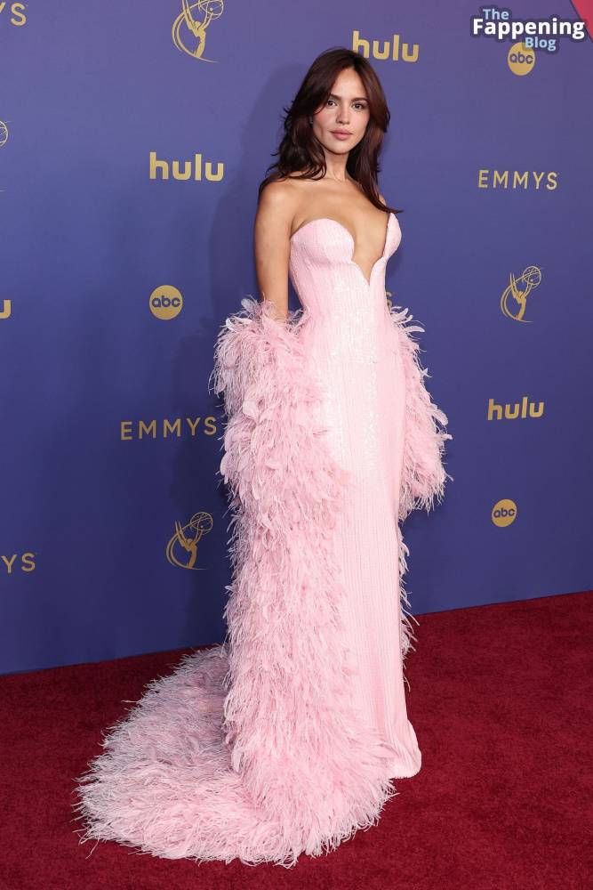 Eiza González Displays Her Sexy Tits at the 76th Primetime Emmy Awards (40 Photos) - #17