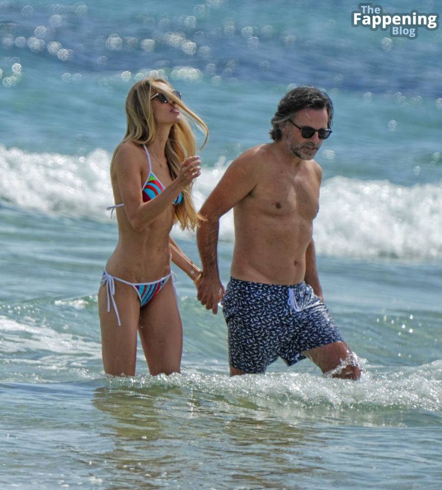 Lydia Zoglmeier & Niclas Castello Enjoy a Day on the Beach in St. Tropez (45 Photos) - #27