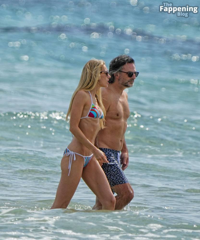 Lydia Zoglmeier & Niclas Castello Enjoy a Day on the Beach in St. Tropez (45 Photos) - #3