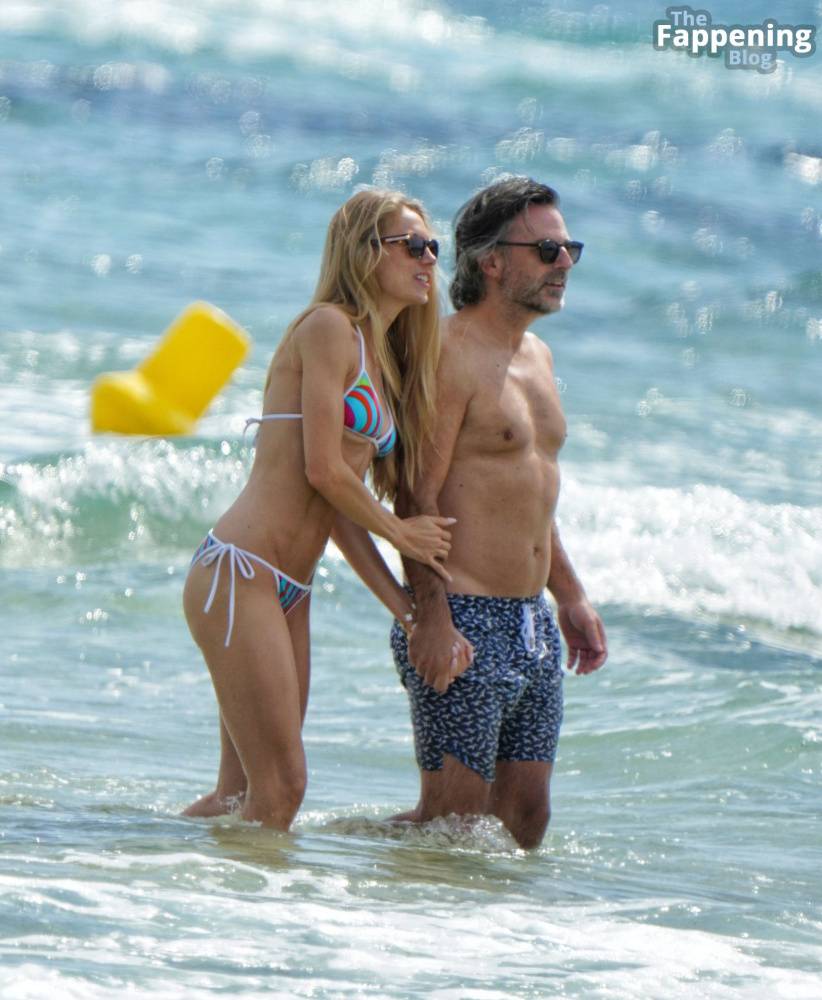 Lydia Zoglmeier & Niclas Castello Enjoy a Day on the Beach in St. Tropez (45 Photos) - #17