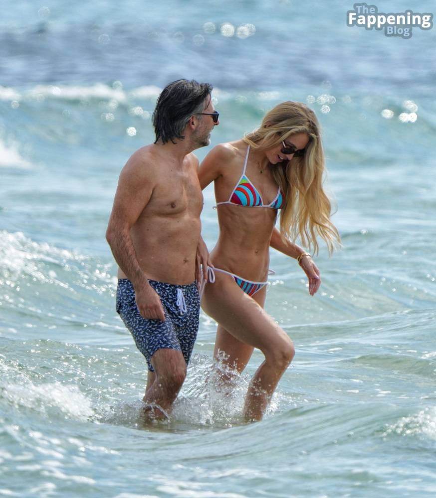 Lydia Zoglmeier & Niclas Castello Enjoy a Day on the Beach in St. Tropez (45 Photos) - #21