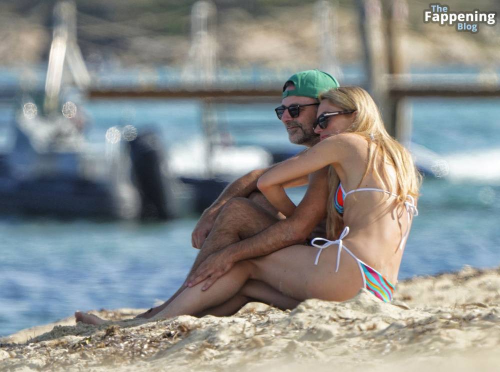 Lydia Zoglmeier & Niclas Castello Enjoy a Day on the Beach in St. Tropez (45 Photos) - #15