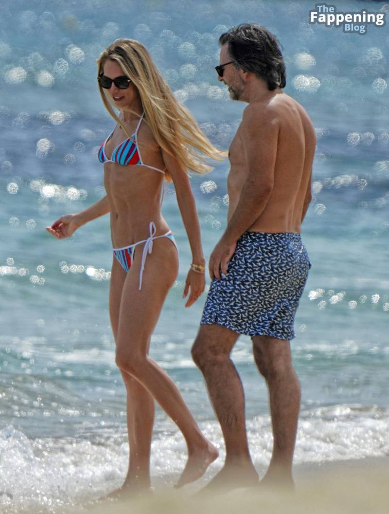 Lydia Zoglmeier & Niclas Castello Enjoy a Day on the Beach in St. Tropez (45 Photos) - #5