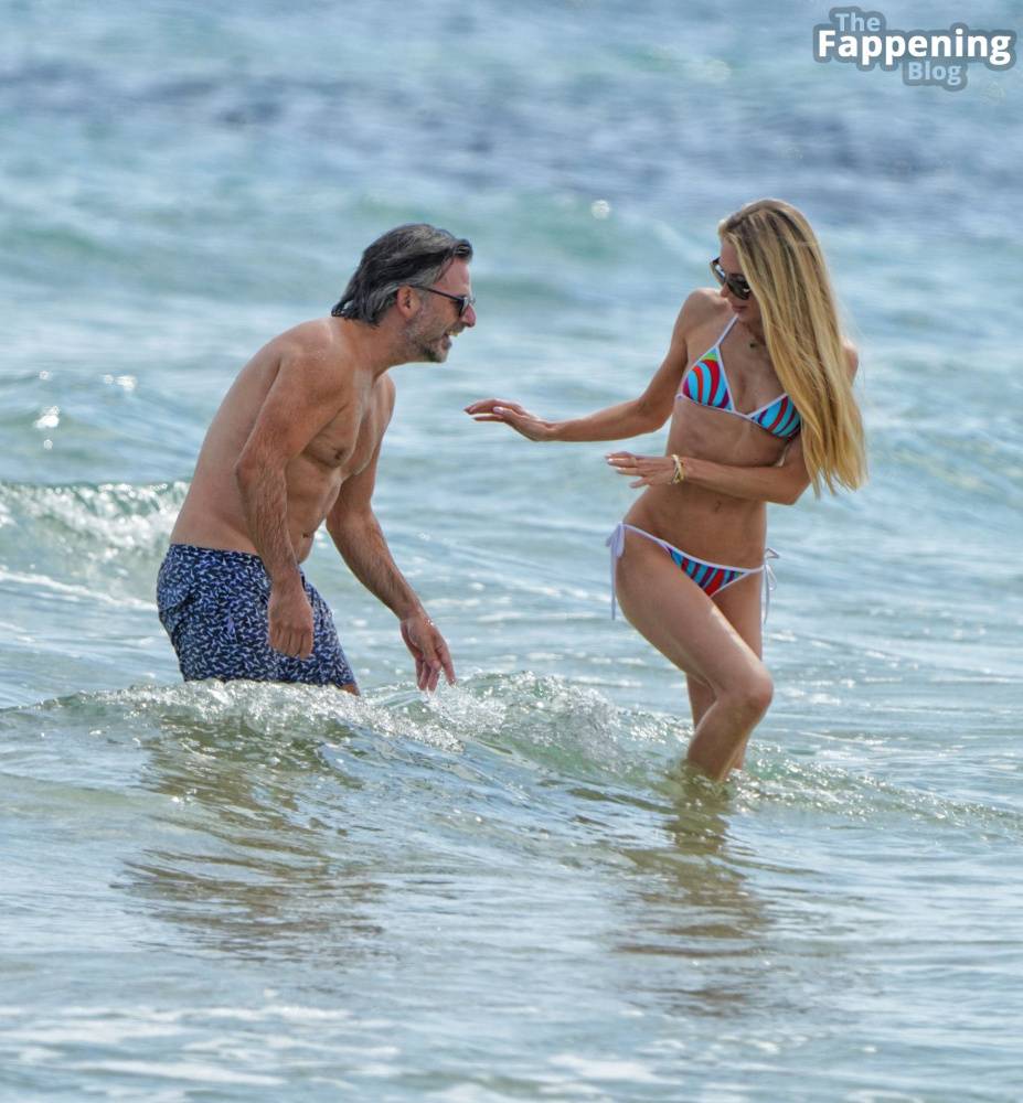 Lydia Zoglmeier & Niclas Castello Enjoy a Day on the Beach in St. Tropez (45 Photos) - #12