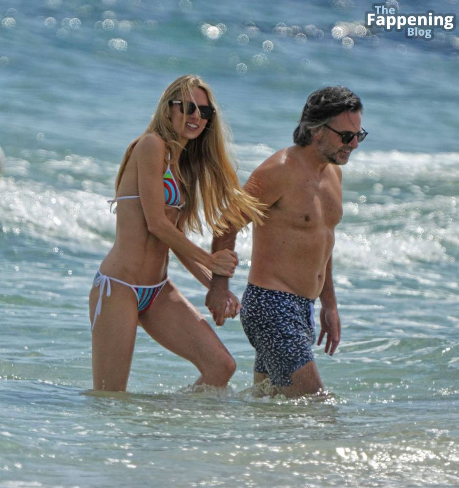 Lydia Zoglmeier & Niclas Castello Enjoy a Day on the Beach in St. Tropez (45 Photos) - #22